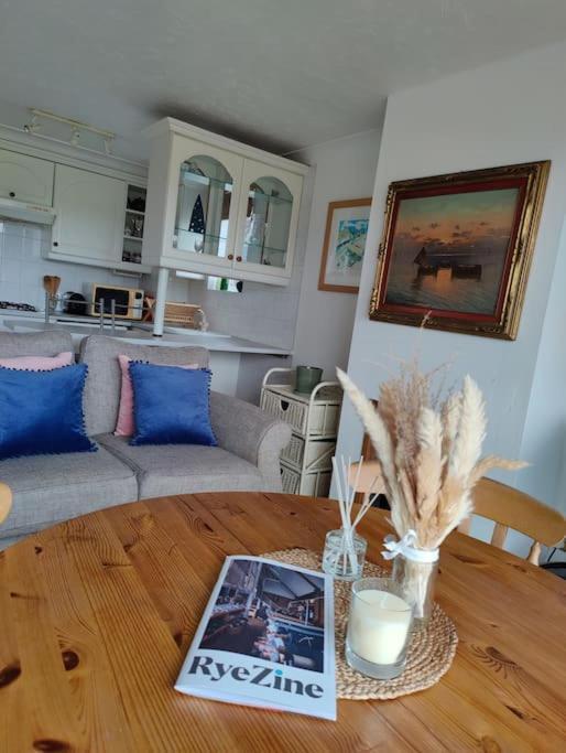 Stunning 1 Bedroom Apartment Over Looking River ライ エクステリア 写真